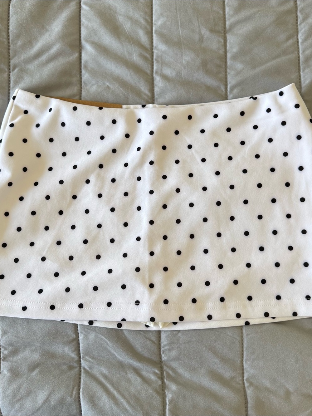 Source Unknown White Mini Skirt with Black Polka Dots